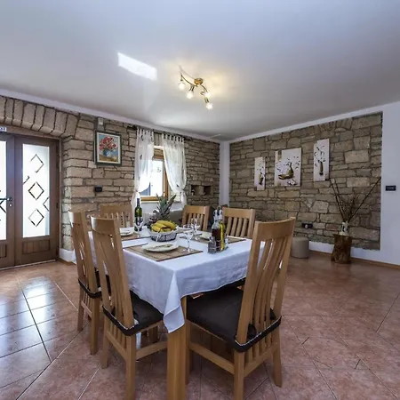 Natale With Private Pool And Garden Villa *