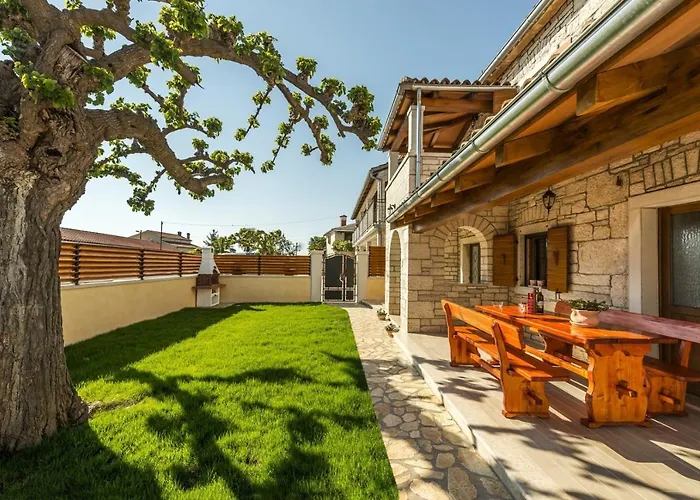 Villa Natale With Private Pool And Garden Vošteni