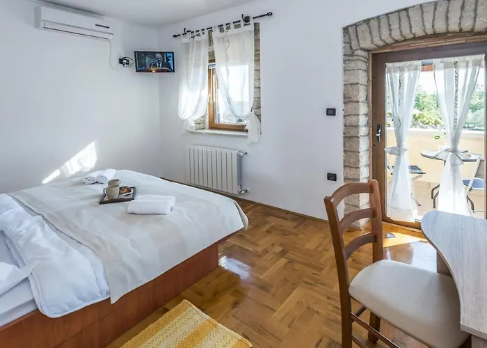 Natale With Private Pool And Garden Vošteni