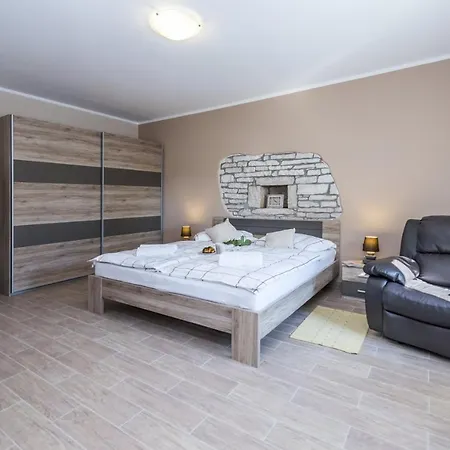 Villa Natale With Private Pool And Garden Vosteni